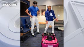Dodgers manager Dave Roberts gifts 'pink Porsche' to Shohei Ohtani's baby daughter