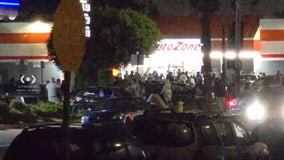 Video: Mob of 100+ looters storm LA AutoZone amid street takeover chaos