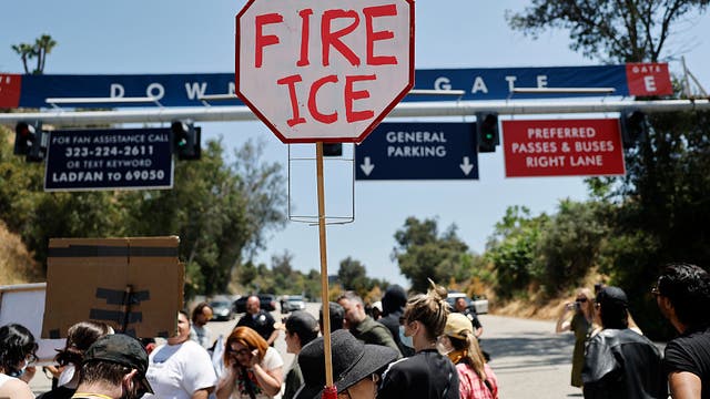 Dodgers delay immigration announcement after federal agents seen near parking lot