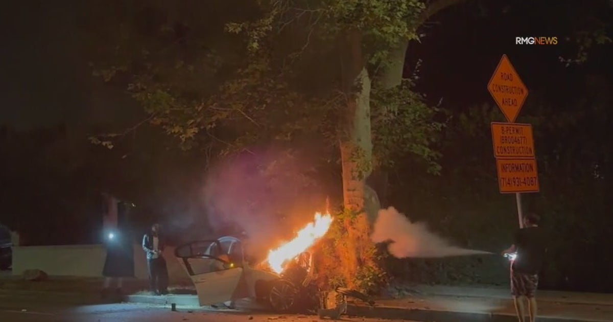 Good Samaritan helps rescue 4 from fiery crash in Beverly Grove | FOX ...
