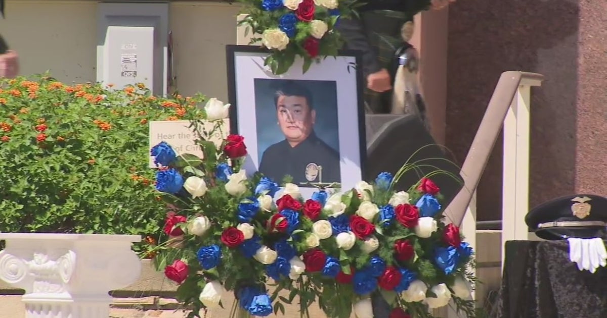 Memorial held for LAPD Sgt. Shiou Deng killed in 405 Freeway crash ...