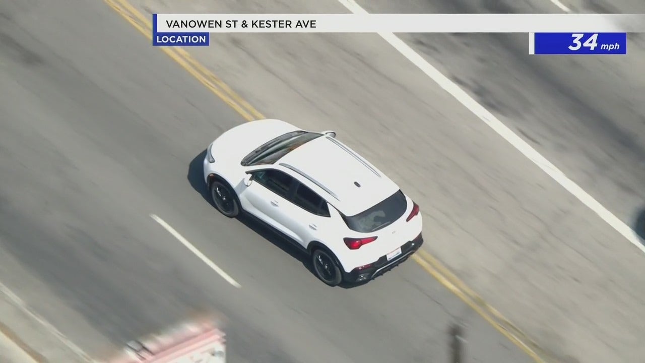 LIVE: Police chase: Authorities pursuing 'armed and dangerous' suspect in San Fernando Valley