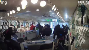 Several thieves storm Artesia jewelry store in bold smash-and-grab