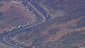 Castaic brush fire temporarily shuts down lanes on 5 Freeway