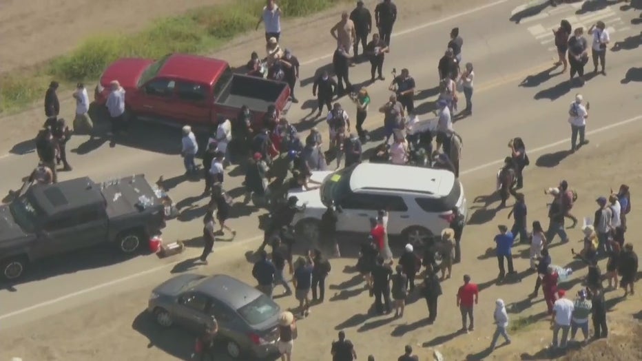 ICE agents, protesters clash during raid at Ventura County cannabis farm |  FOX 11 Los Angeles