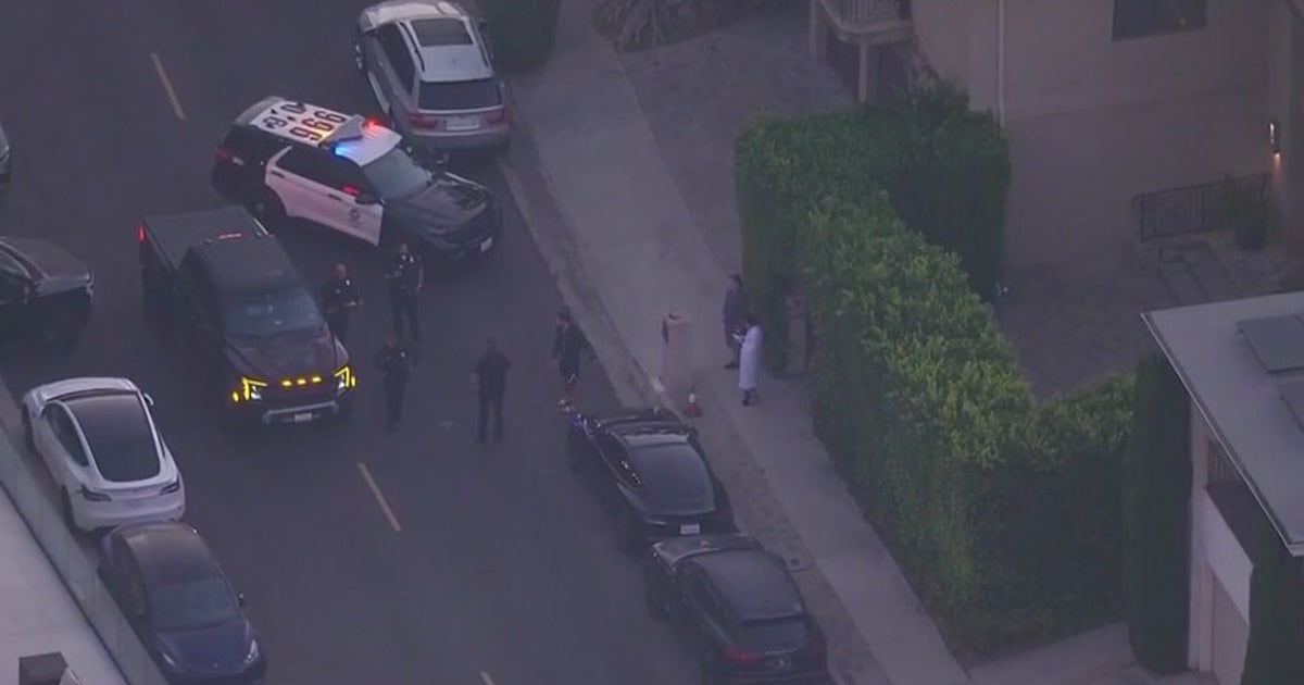 LAPD investigating break-in at Hollywood Hills home | FOX 11 Los Angeles
