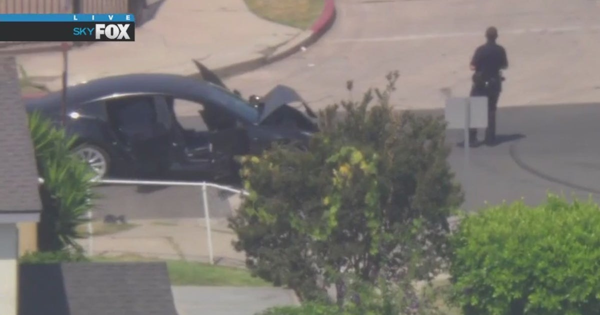 Pursuit of burglary suspects ends in crash in South LA | FOX 11 Los Angeles