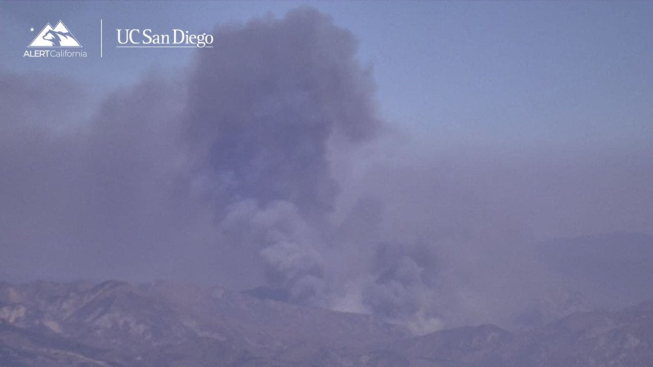 Brush fire breaks out near Lake Piru in Ventura County