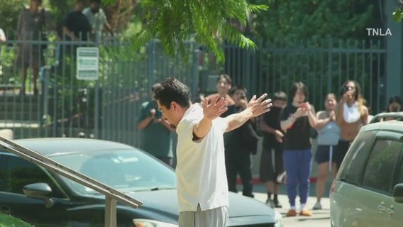 Murder suspect taken into custody after standoff in Canoga Park apartment