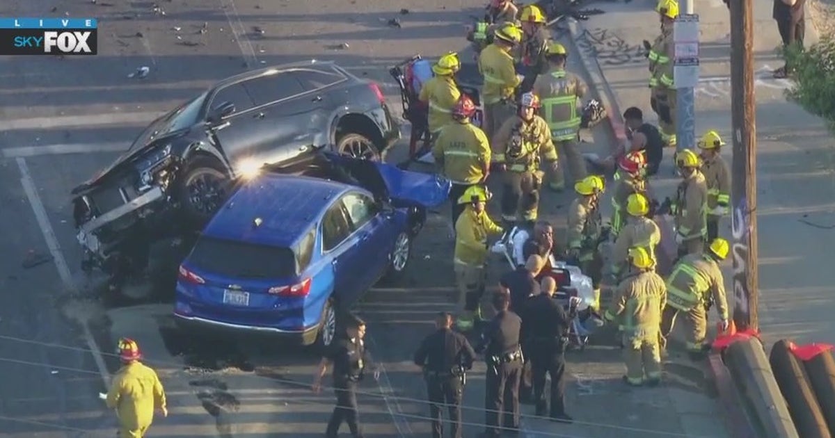 6 injured in multi-car crash in North Hollywood | FOX 11 Los Angeles