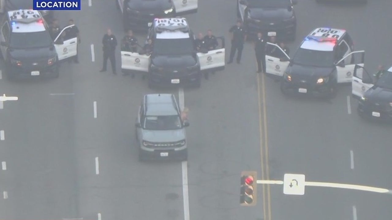LAPD in standoff with naked driver in Brentwood following pursuit