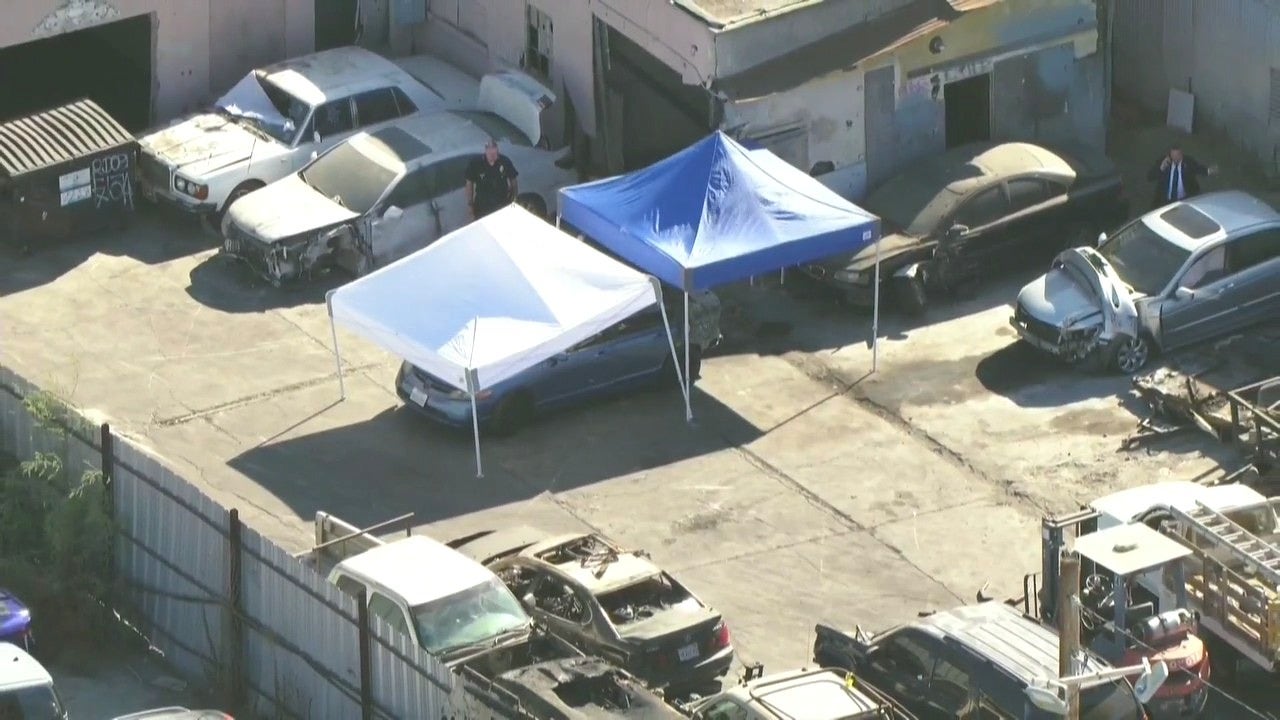 Body found stuffed in car in a South Los Angeles tow yard