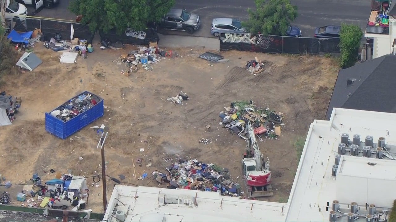 Massive homeless encampment in Koreatown being cleaned up | FOX 11
