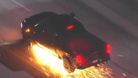 LA police chase suspect leaves trail of spark along 405 Freeway