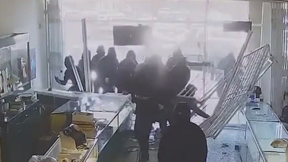 88-year-old California jewelry store owner suffers stroke after being shoved during smash-and-grab robbery