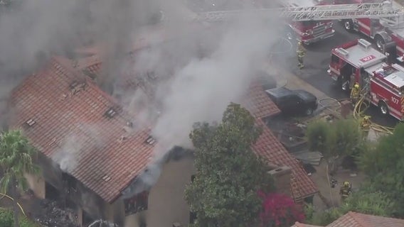 Firefighter injured battling Chatsworth house fire