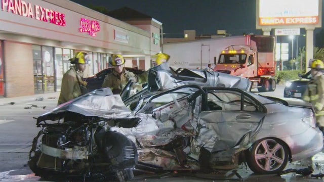Woman killed, 3 men injured in Van Nuys crash
