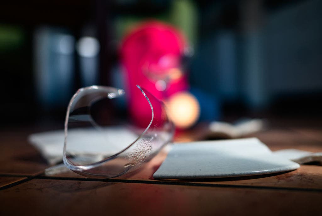 Woman stabbed in neck by sister during haircut in Simi Valley