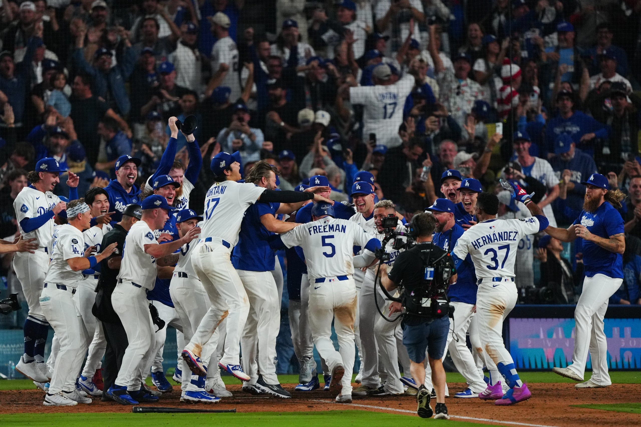 Dodgers outlast Jays in 18 innings in Game 3; Longest World Series game since 2018