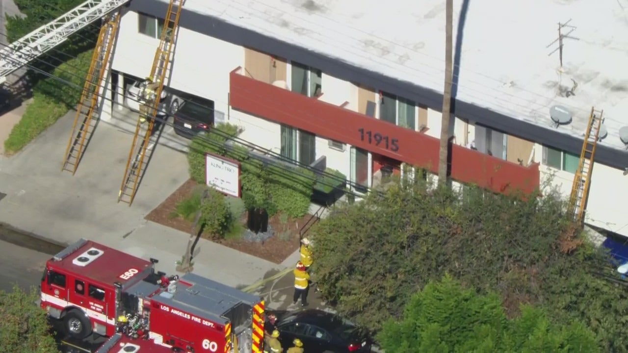 1 dead in Valley Village apartment building fire