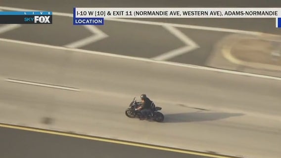 Suspect on motorcycle evades police during chase in LA