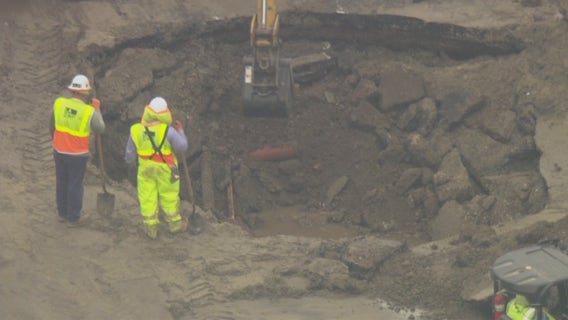 Crews working to repair Venice sinkhole after water main break