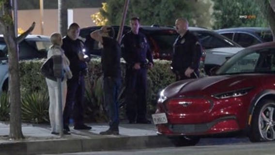 Man robbed in Woodland Hills while checking car for flat tire