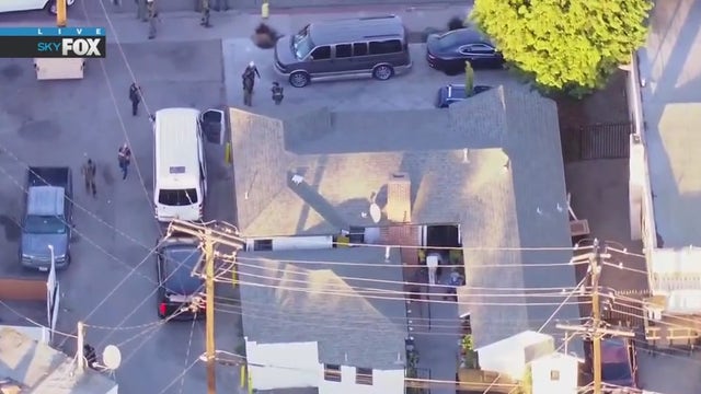 ICE raid in Oxnard draws crowd of protesters