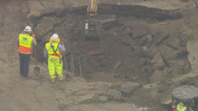 Crews working to repair Venice sinkhole after water main break