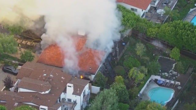 LA County firefighters knock down house fire in Palos Verdes Estates