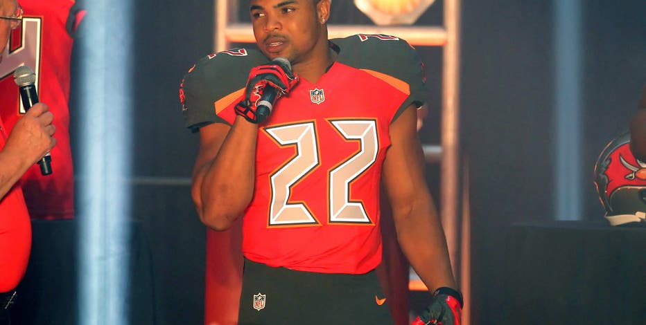 Former NFL star Doug Martin dies while in California police custody: Report