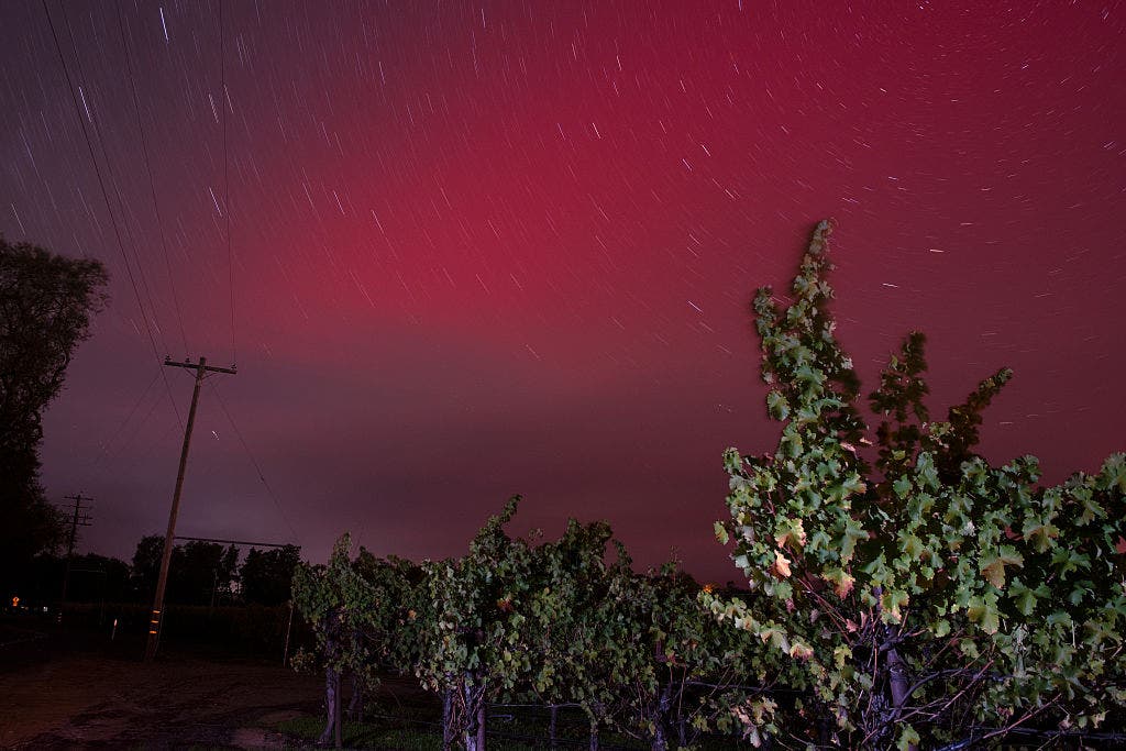 Unreal sight: Rare Northern Lights paint Southern California skies