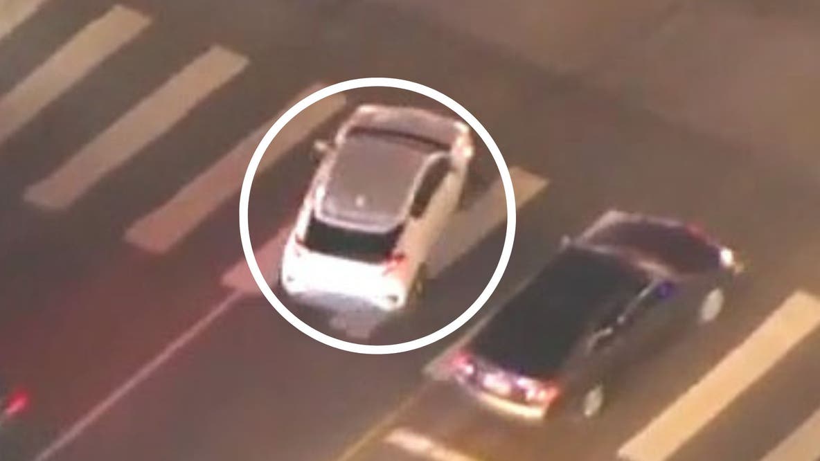 Police chase suspect ditches car, hides in Woodland Hills apartment complex