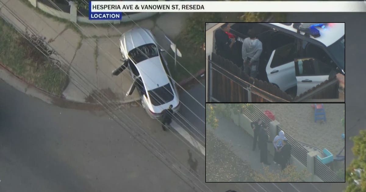 Police chase ends in Reseda, at least two in custody | FOX 13 Seattle