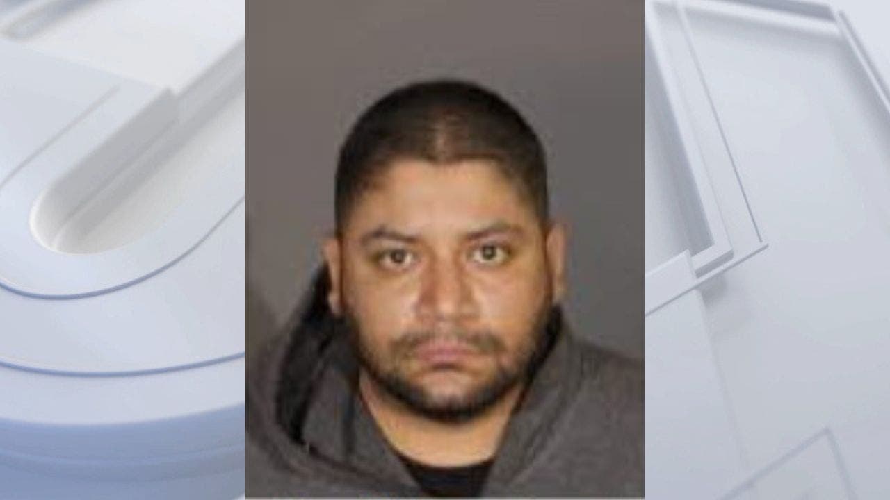 Man charged with sexually assaulting girl at Hollywood restaurant