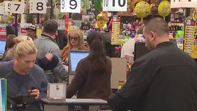 Thanksgiving shoppers met with mixed prices at the grocery store in 2025