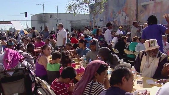 LA Mission, Hope the Mission team up to serve thousands of Thanksgiving meals on Skid Row