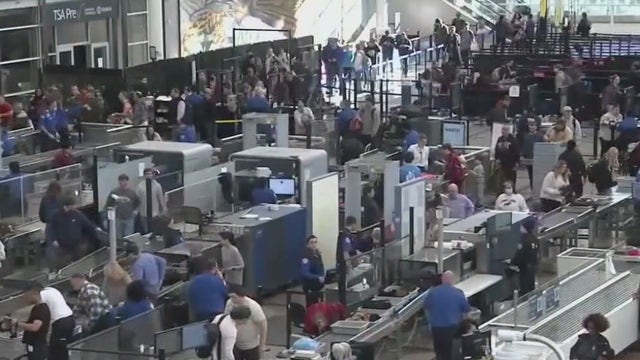 Record holiday travel expected as airlines rebound from government shutdown