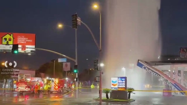 Massive geyser of water erupts next to Tarzana gas station after hydrant sheared