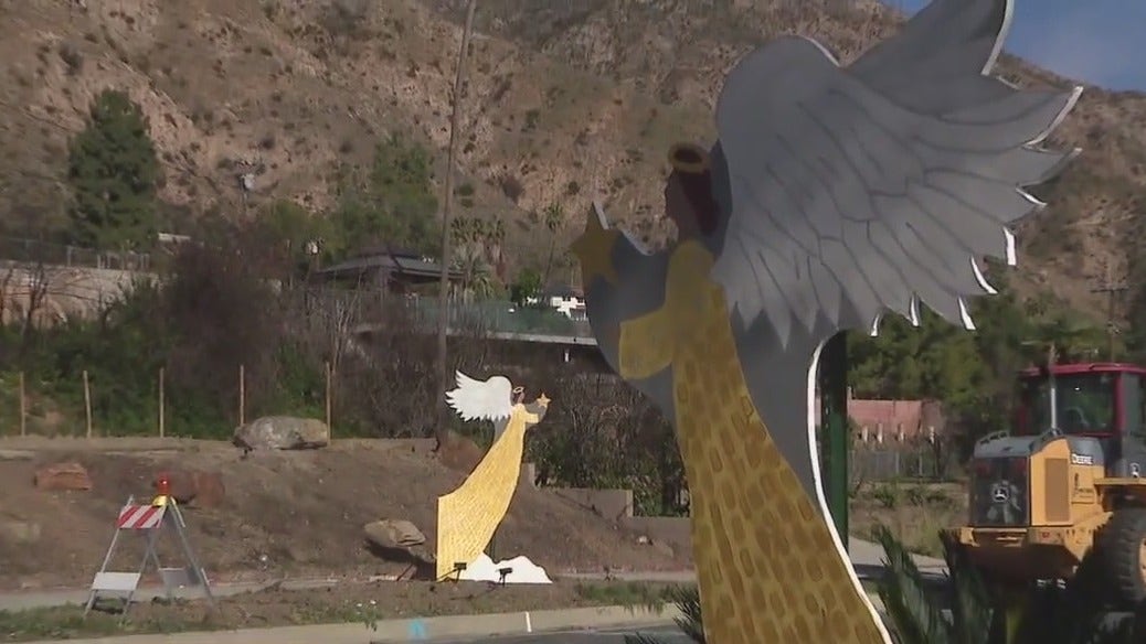 Pasadena neighbors rebuild Christmas tradition lost in the Eaton Fire