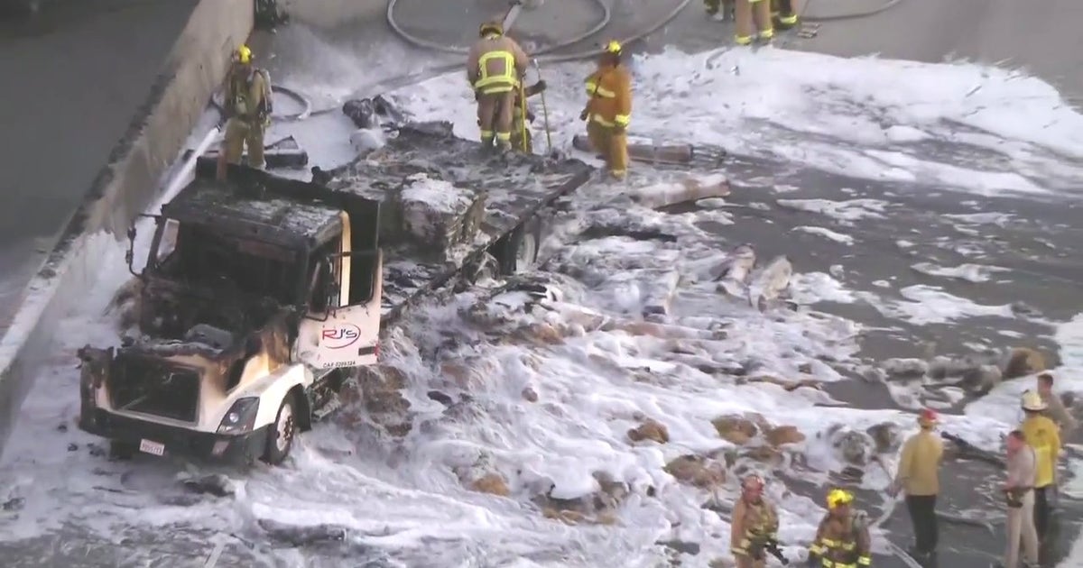 Truck fire shuts down 405 Freeway north near Sherman Oaks | FOX 11 Los ...