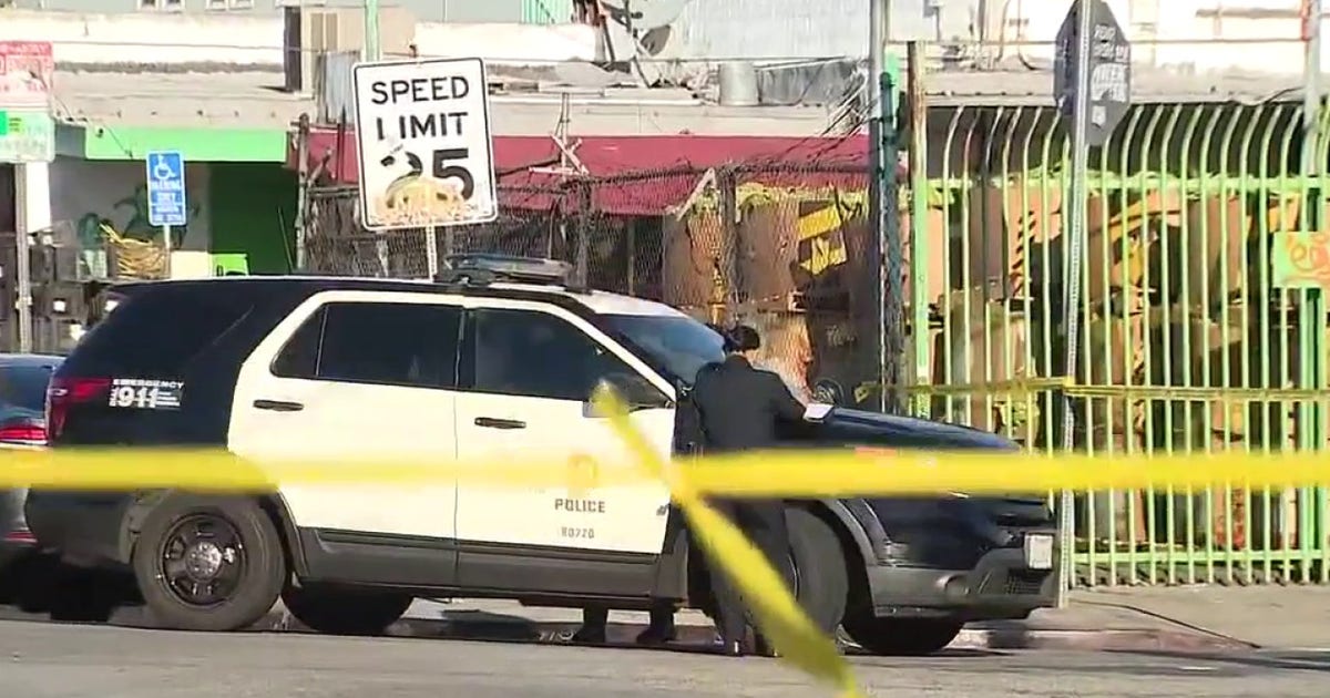 1 of 2 suspects shot by LAPD officers in downtown LA | FOX 11 Los Angeles