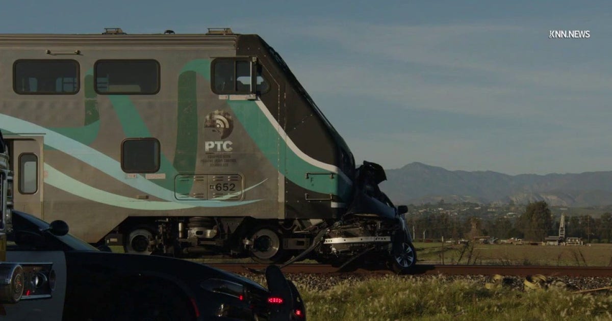 1 dead after train crashes into vehicle in Camarillo | FOX 11 Los Angeles