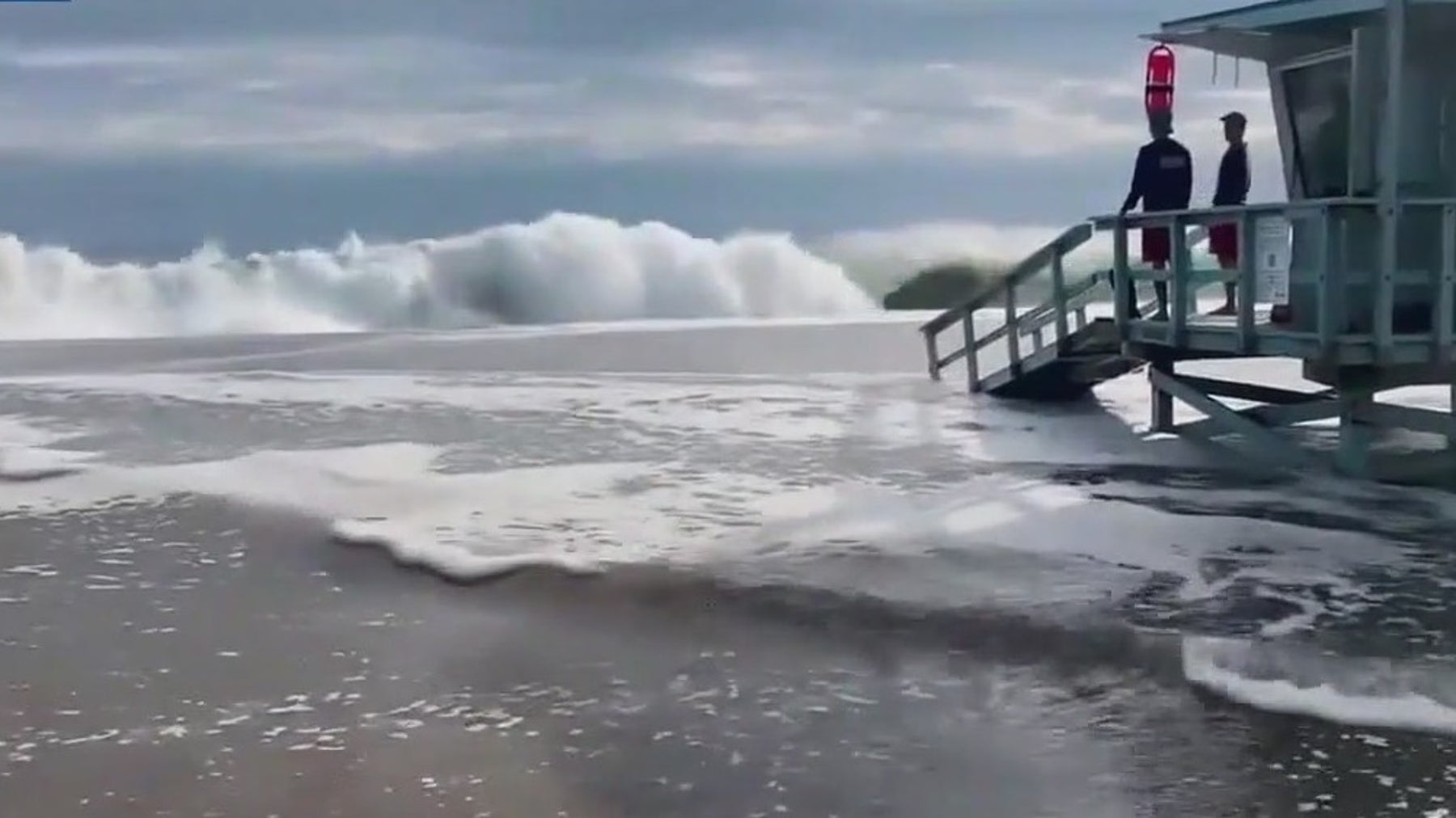 Dangerous king tides prompt flooding, high surf warnings across Southern California