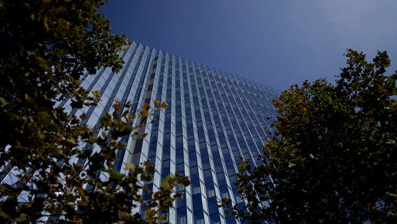 LA man accused of throwing Molotov cocktail at federal building to be arraigned