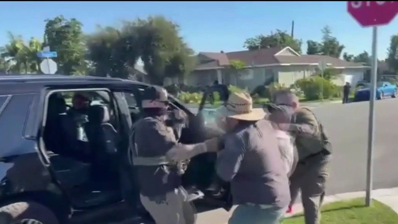 VIDEO: Downey residents confront border patrol agents