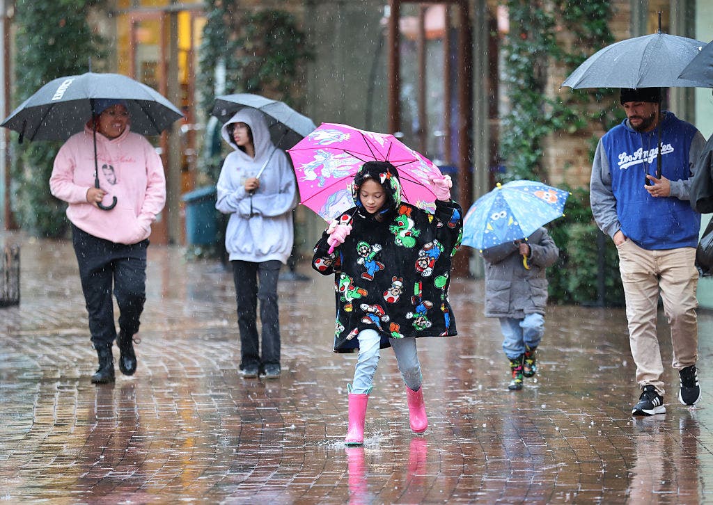Cooling trend brings light rain to Southern California: Timeline