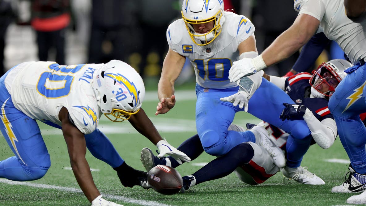 Chargers' season ends after loss to New England Patriots