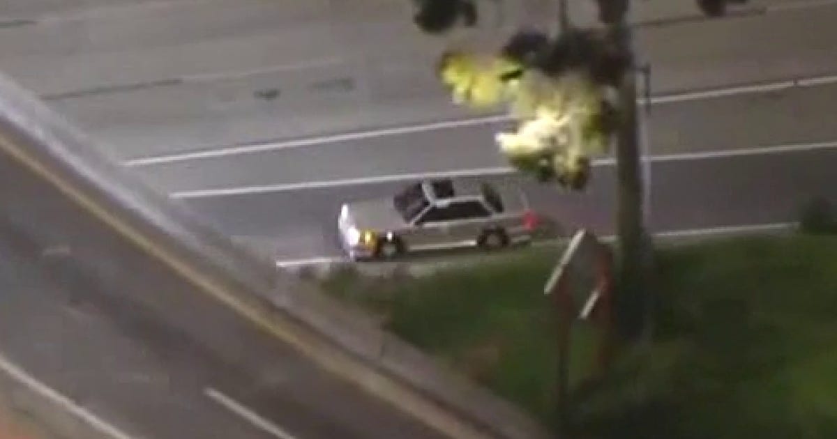 Police chase suspect ditches car in Boyle Heights | FOX 11 Los Angeles