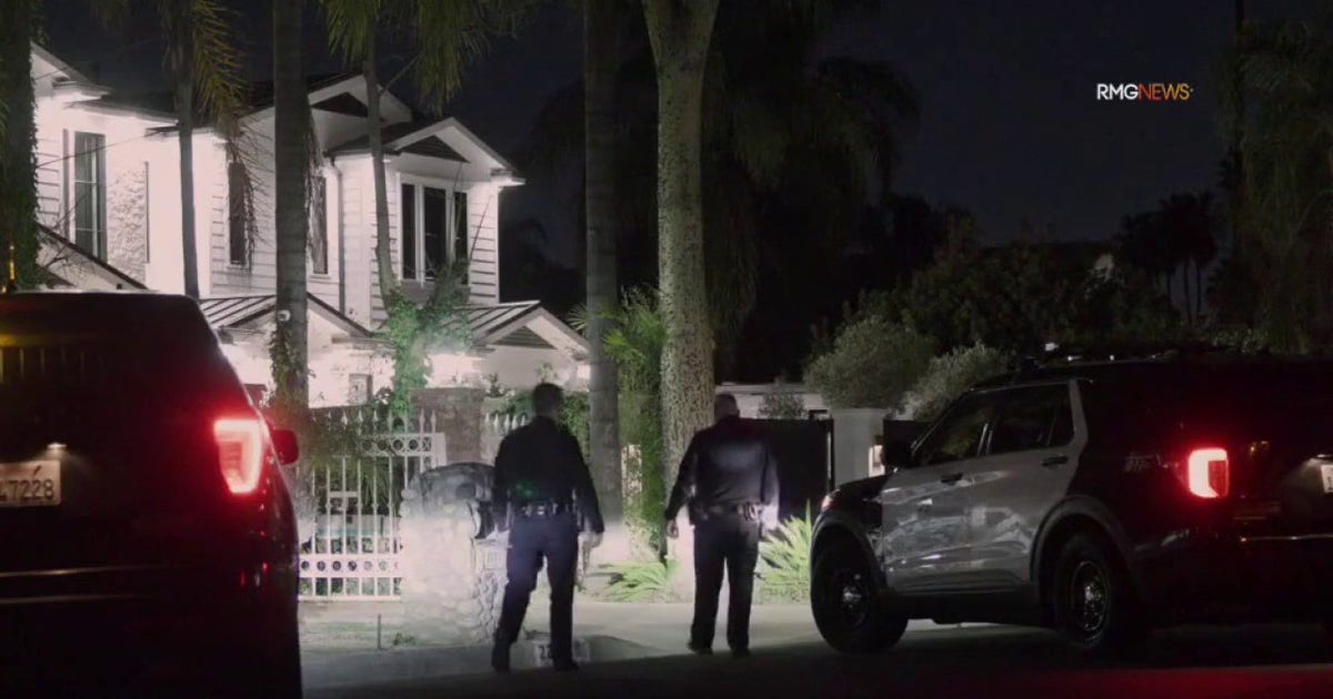 Woodland Hills couple in their 70s targeted in apparent home invasion ...